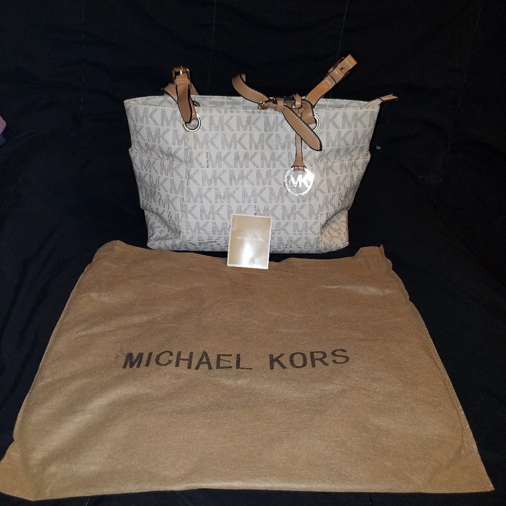 Michael Kors Vanilla Jet Set Handbag